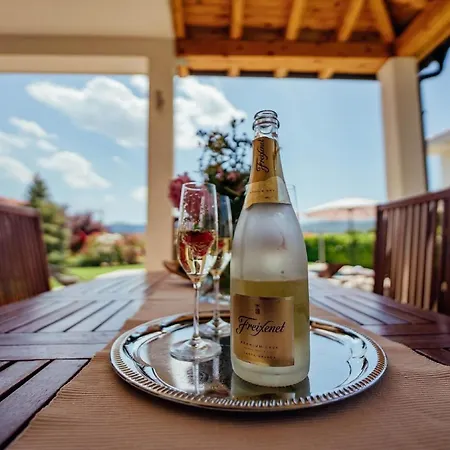 Latica Mit Viel Privatsphaere, Pool Und Aussicht *