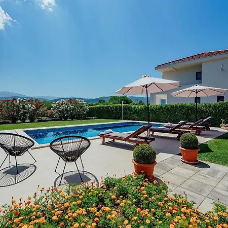 Holiday home Latica Mit Viel Privatsphaere, Pool Und Aussicht *
