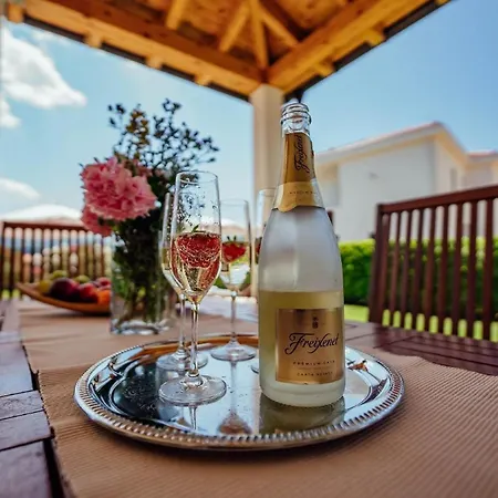 Holiday home Latica Mit Viel Privatsphaere, Pool Und Aussicht Donji Prolozac