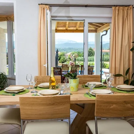 Latica Mit Viel Privatsphaere, Pool Und Aussicht Holiday home