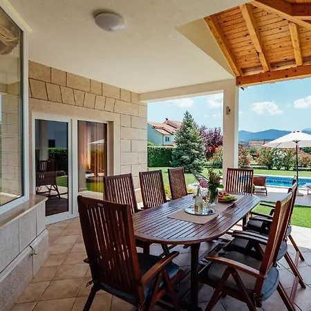 Holiday home Latica Mit Viel Privatsphaere, Pool Und Aussicht *