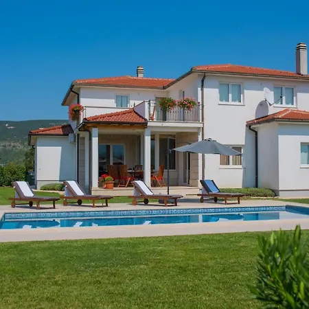 Latica Mit Viel Privatsphaere, Pool Und Aussicht Donji Prolozac