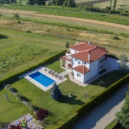 Holiday home Latica Mit Viel Privatsphaere, Pool Und Aussicht Donji Prolozac