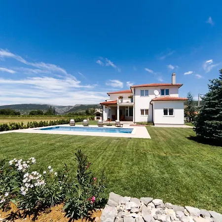 Holiday home Latica Mit Viel Privatsphaere, Pool Und Aussicht
